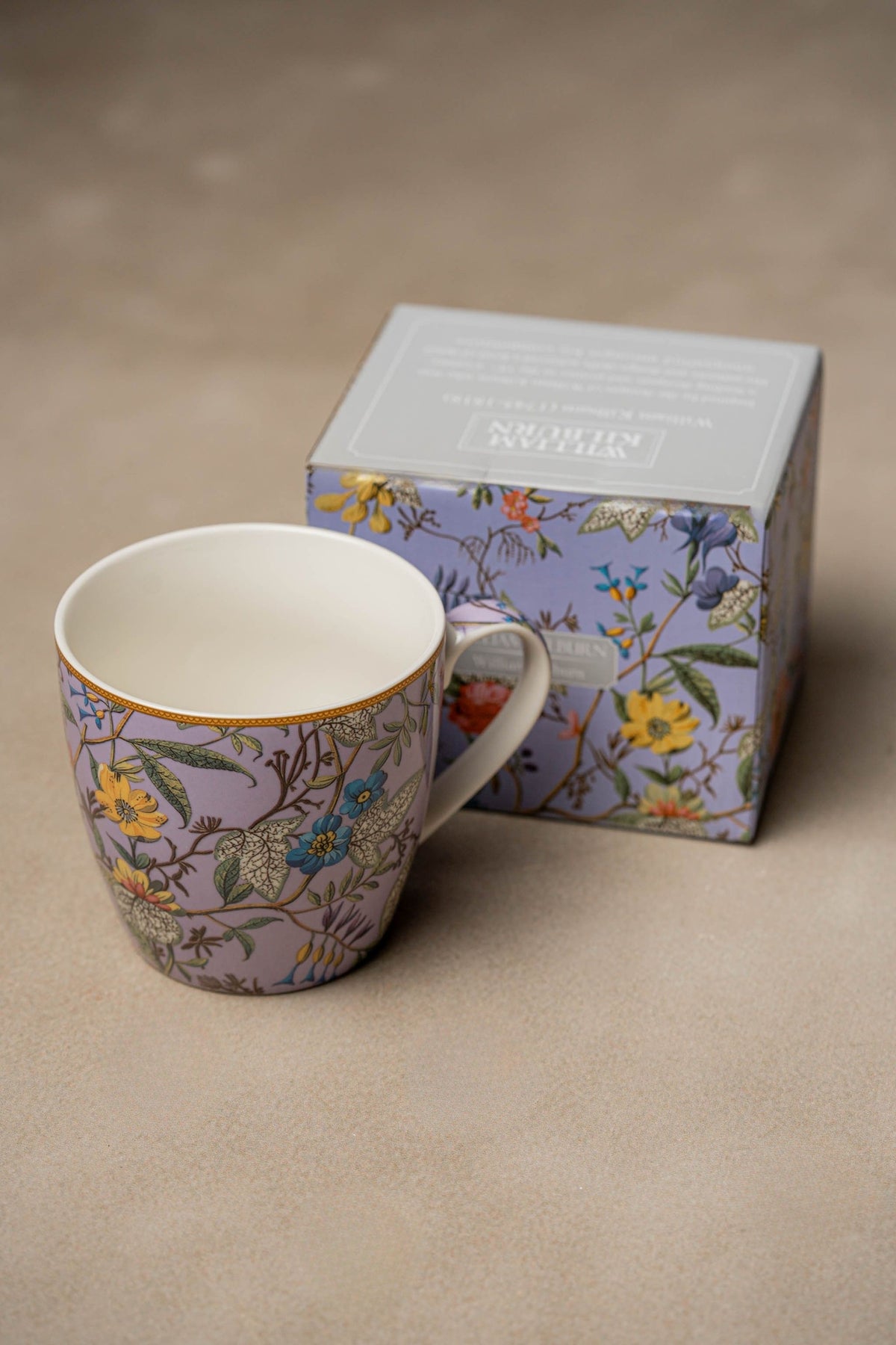 Taza Floral Morada · William Kilburn
