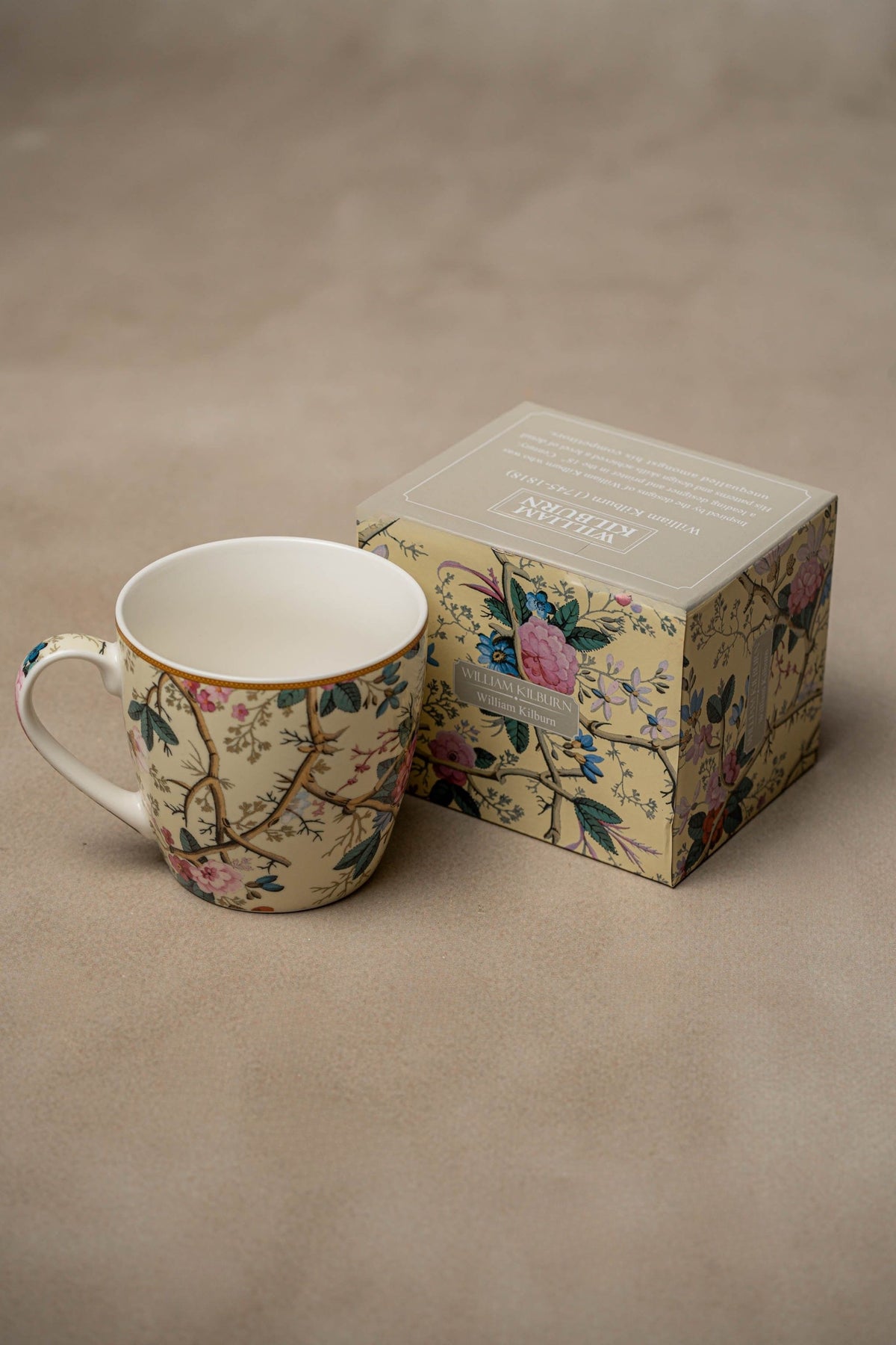 Taza Floral Crema · William Kilburn