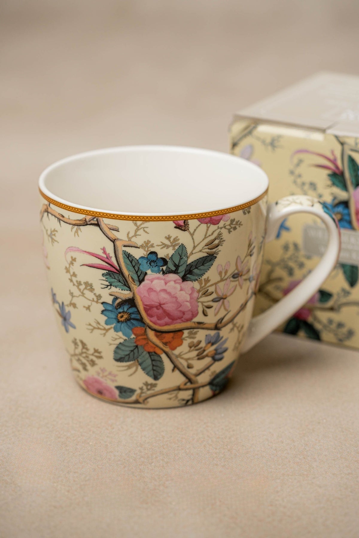 Taza Floral Crema · William Kilburn