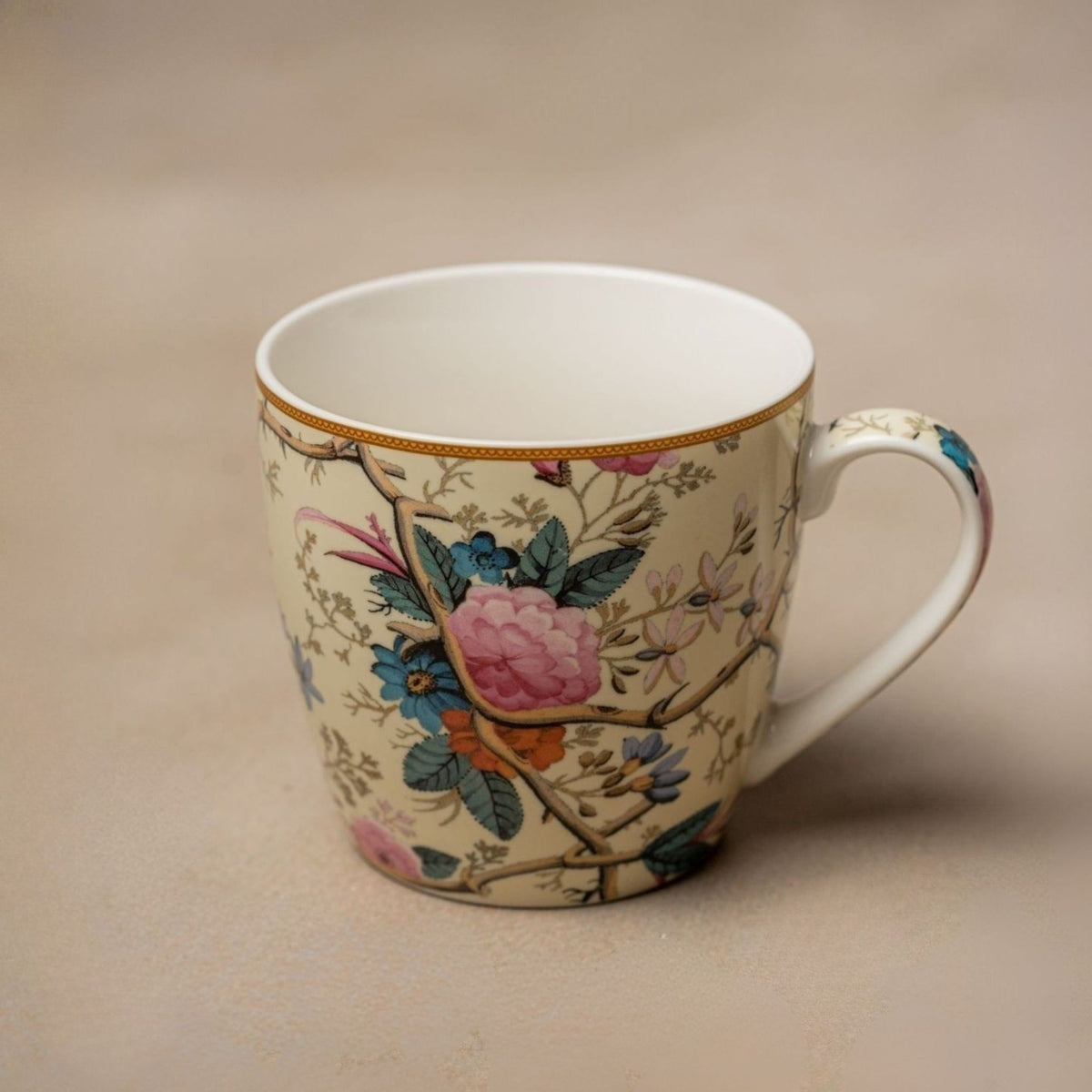 Taza Floral Crema · William Kilburn