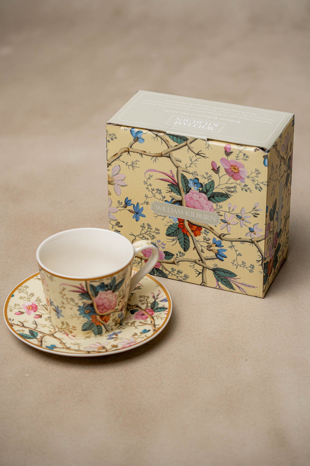 Set de Taza y Plato de Porcelana Fina