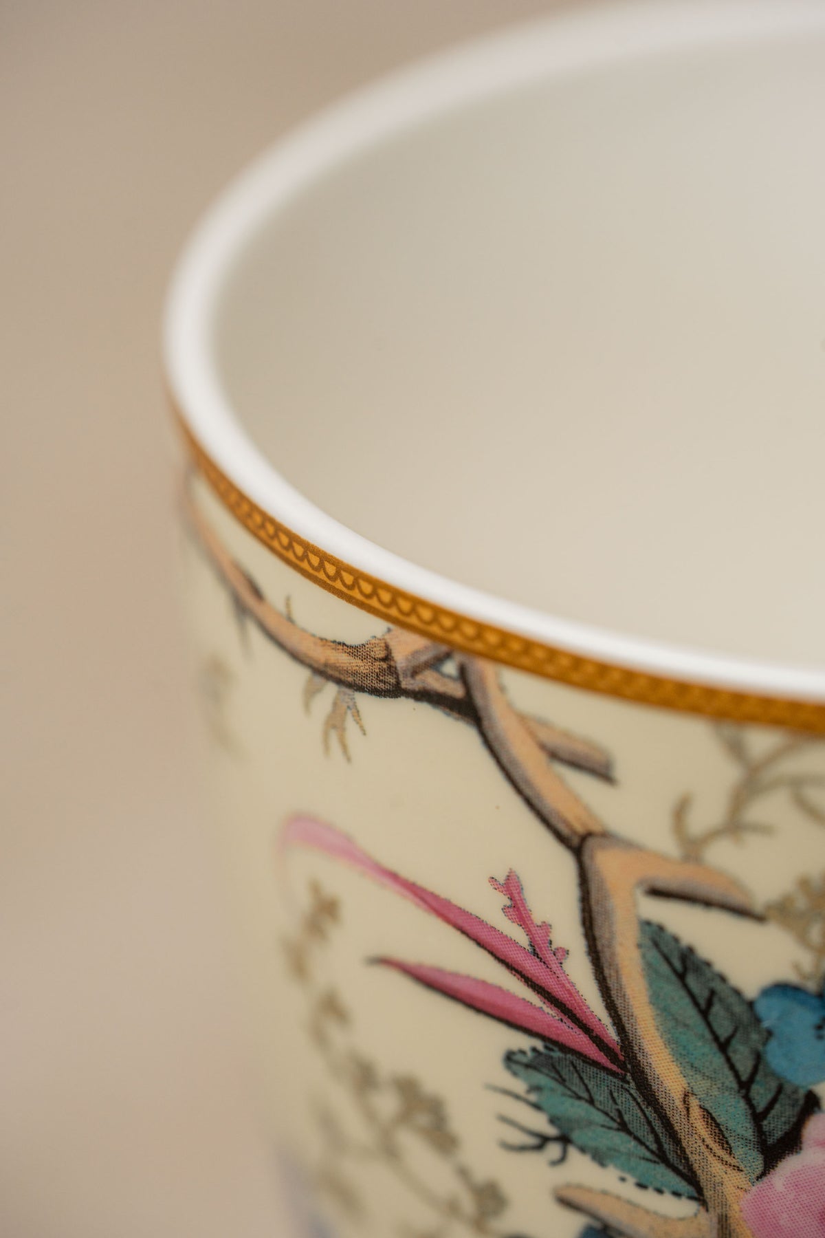 Taza Floral Crema · William Kilburn