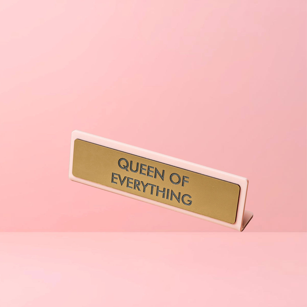 Placa de Escritorio Queen of Everything