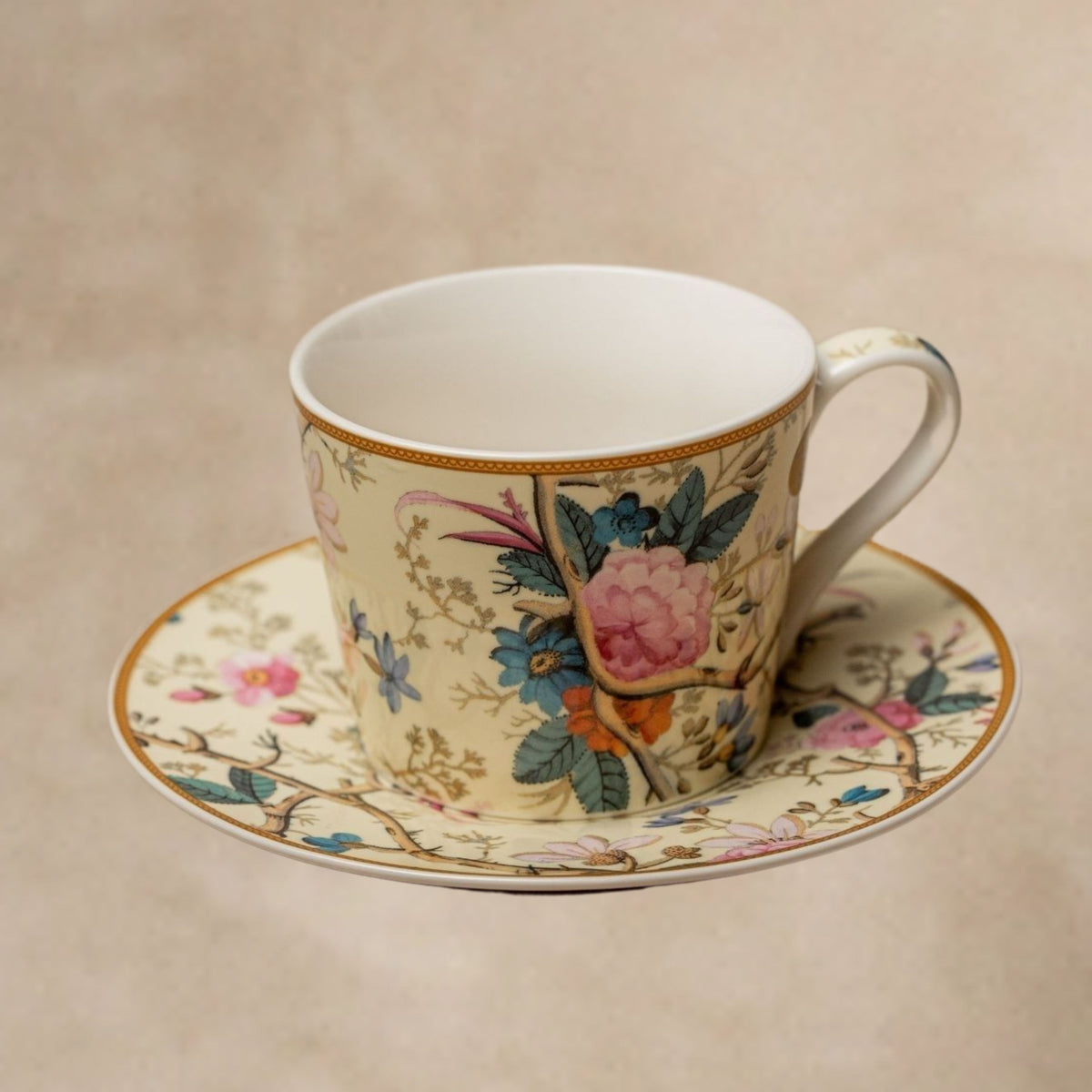 Set de Taza y Plato de Porcelana Fina