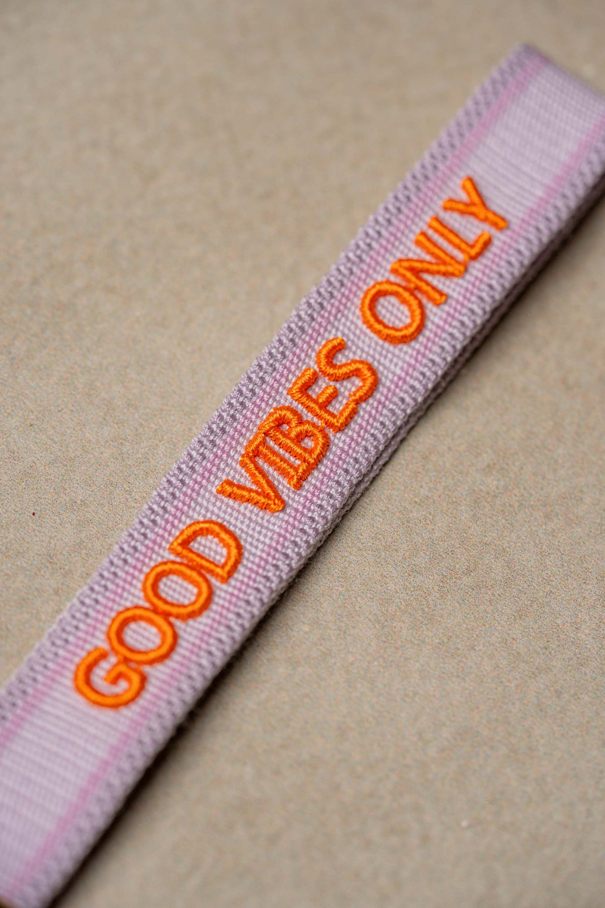 Llavero Good Vibes Only Neon